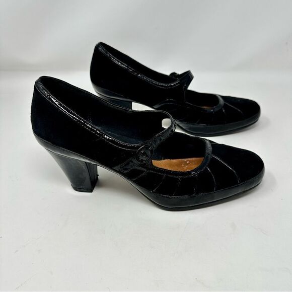 Clarks Artisan Mary Jane’s- Size 9.5 - Picture 1 of 13